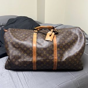 LOUIS VUITTON keepal